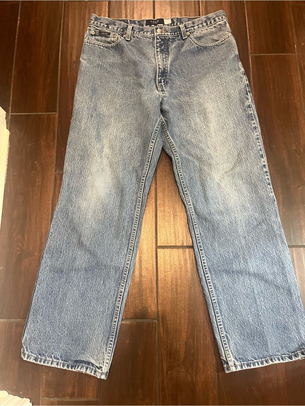 Izod Men's Relaxed Fit Jeans in Med Blue Wash, size 36”x32”